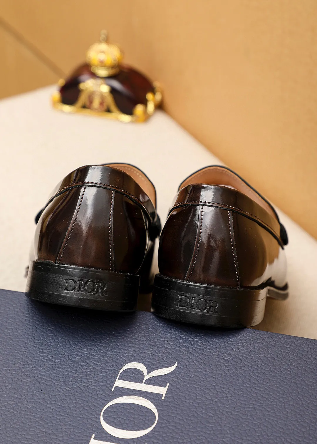 Men's shoes 💰480 💐 Product trademark: Dior "Dior" casual leather shoes Regular size: 39-44 (45🉑️customized) Product materials: Selected Italian imported first-layer open-edge beaded cowhide leather upper + luxury hardware buckle, imported water-dyed 🐂 cowhide lining. Strong three-dimensional visual effect, original outsole color: 1⃣️color optional